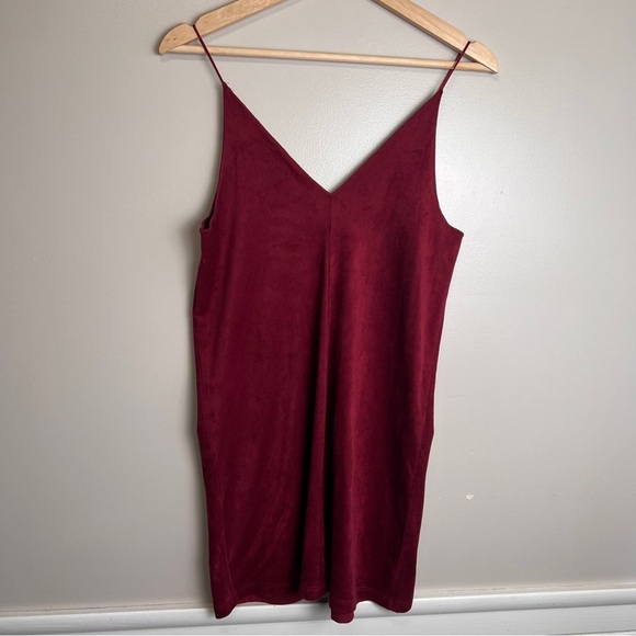 Forever 21 Burgundy Faux Suede Mini Dress Size Small EUC - Picture 3 of 4